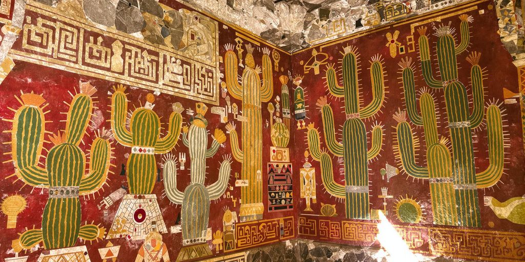 Mural maya de cactus sagrados en templo de Palenque.